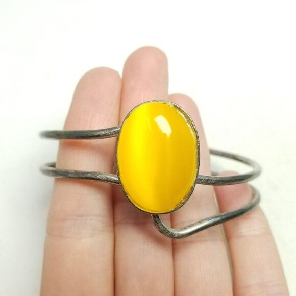 Vintage Bright Yellow Oval Cabochon Hinged Bangle Bracelet, Silver Tone Setting - Picture 8 of 8